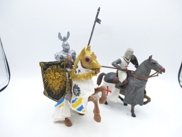 2 knights on horseback (crusader, lion knight), similar to Schleich