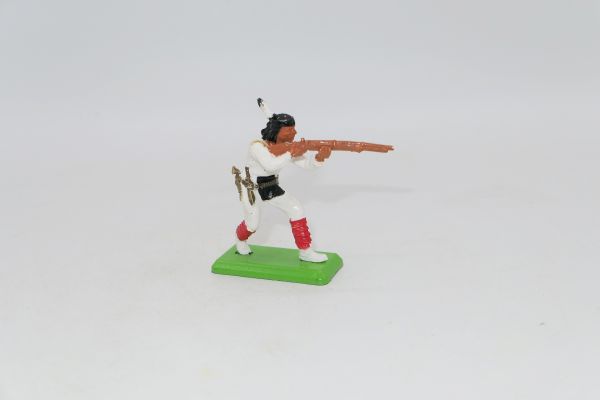 Britains Deetail Apache rifle shooting, white, red boots