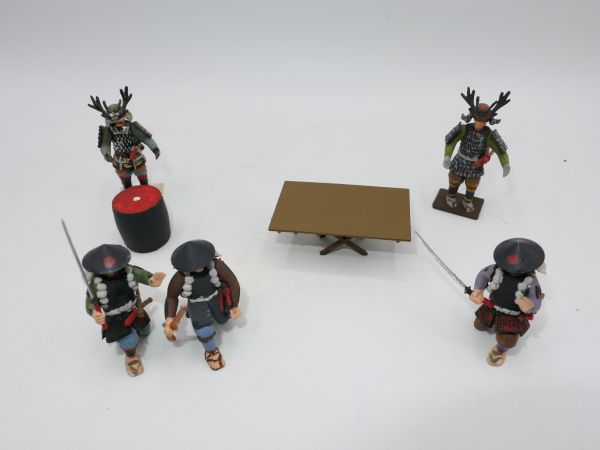 5 Samurais mit Zubehör (Figuren ca. 5 cm)