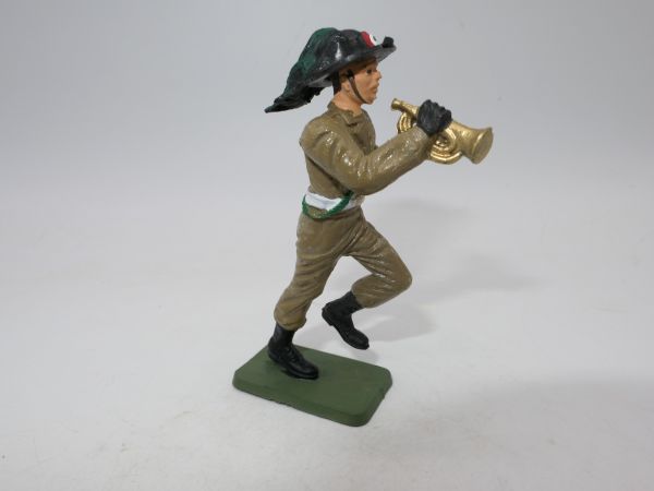 Starlux Bersaglieri: Soldier with short wind instrument