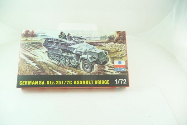 Esci German Assault Bridge, No. 8066 - orig. packaging, parts on cast