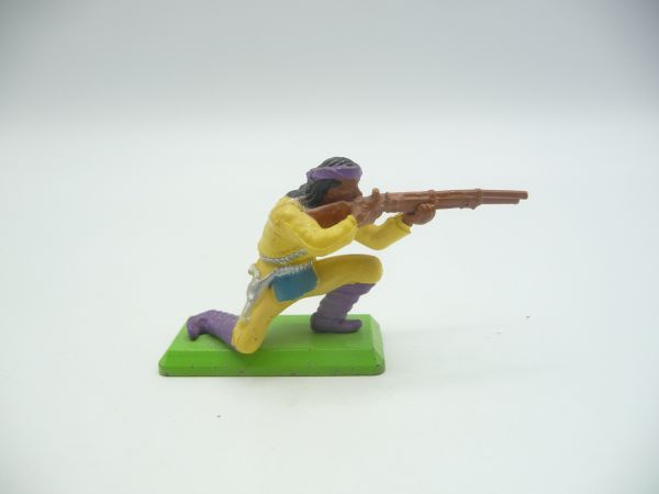 Britains Deetail Apache kneeling firing, yellow/purple