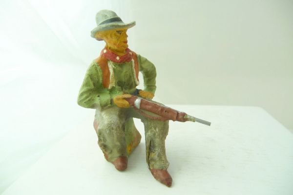 Elastolin Masse Cowboy sitzend mit Gewehr (Nachkrieg), grünes Hemd