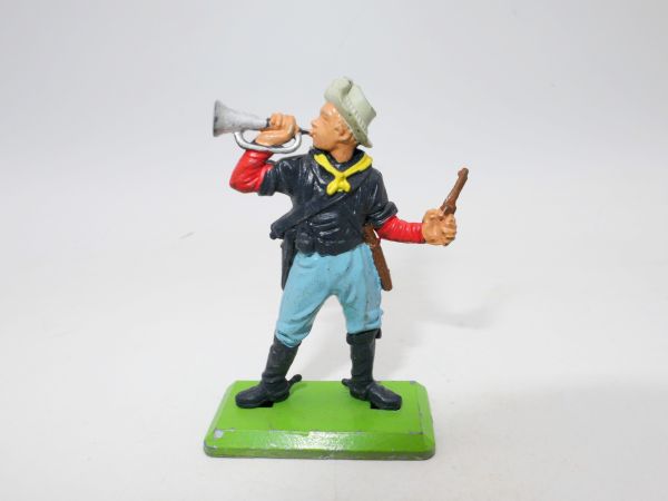 Britains Deetail Soldier 7th Cavalry standing with trumpet