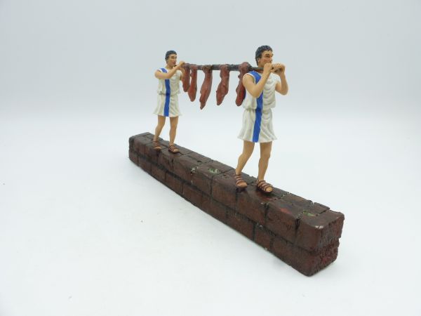 2 Roman figures carrying goods - without base, great modification