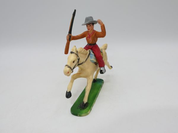 Starlux Cowboy on horseback with rifle, saluting