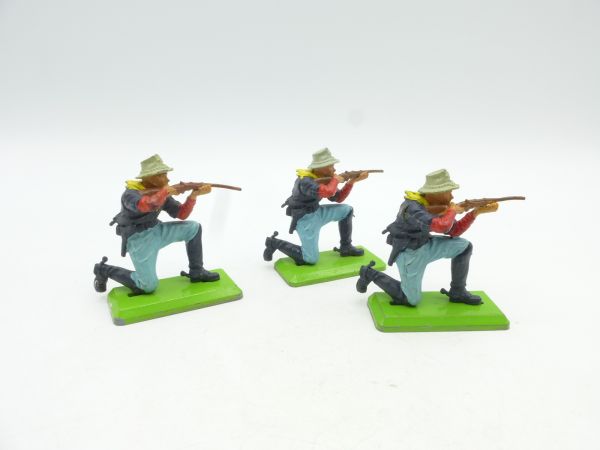 Britains Deetail 3 soldiers 7th cavalry kneeling shooting