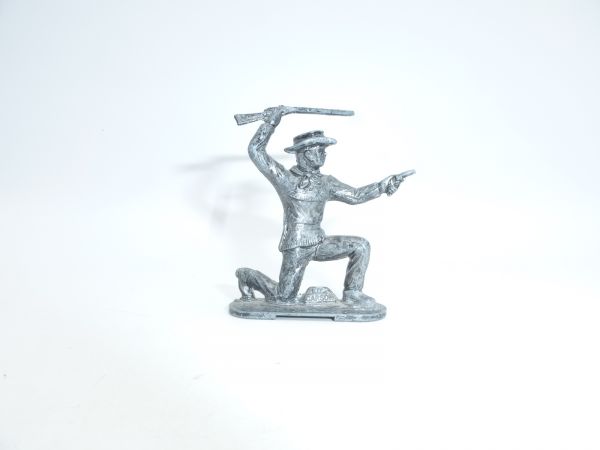 Lone Star Cowboy kneeling with pistol + rifle