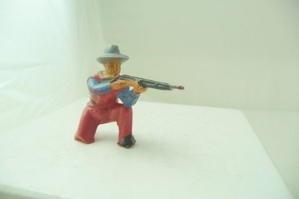 Starlux Cowboy kneeling, firing with rifle, presumably Jim (similar to Starlux)