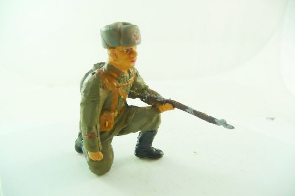 Mini Forma Russian soldier kneeling with rifle