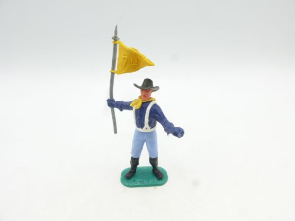 Timpo Toys Northerner standing with yellow 7th cavalry flag