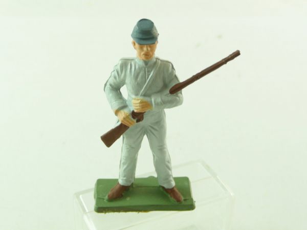 Starlux Confederate Army soldier, rifle in front of body