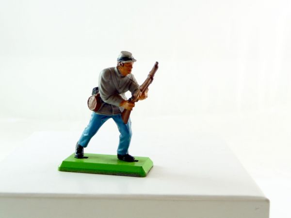 Britains Deetail Confederate Army soldier going ahead with rifle, fixed arm