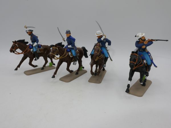 Group of northern riders (4 figures, 54 mm size) - elaborate painting