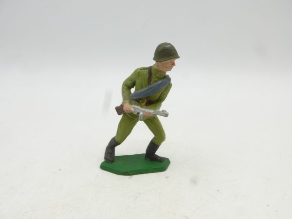 Starlux Soldier advancing with rifle