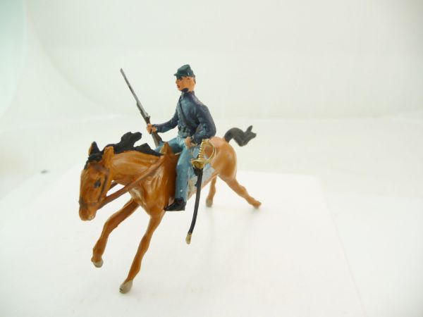 Merten 4 cm Union Army soldier on horseback holding rifle in hip at side
