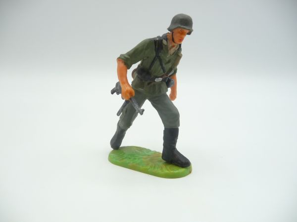 Elastolin 7 cm German Wehrmacht 1939: gunner storming with MP in right hand