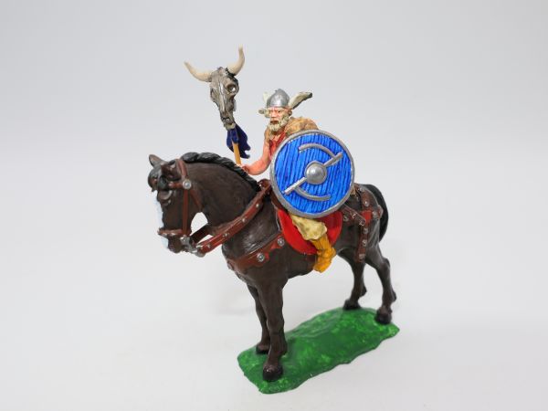 Viking warrior on horseback with shield + standards - great 4 cm modification