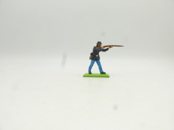 Britains Deetail Northerner standing shooting (movable arm)