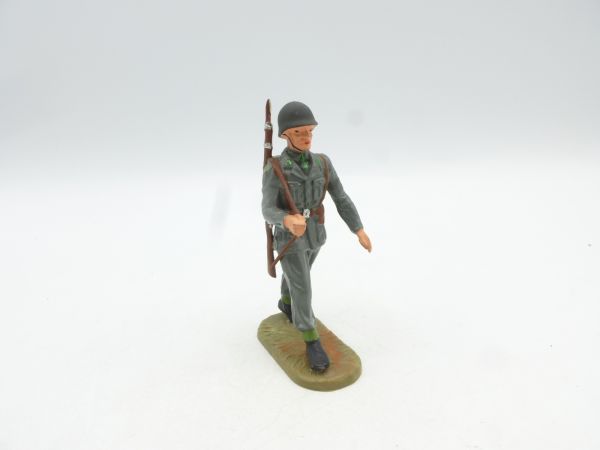 Elastolin 7 cm Austrian Armed Forces, Soldier marching, No. 9922