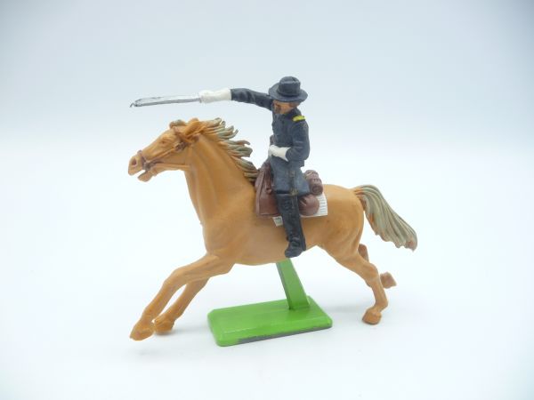 Britains Deetail Union Army soldier on horseback, officer storming with sabre
