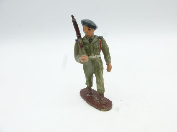 Starlux Paratrooper marching, rifle shouldered