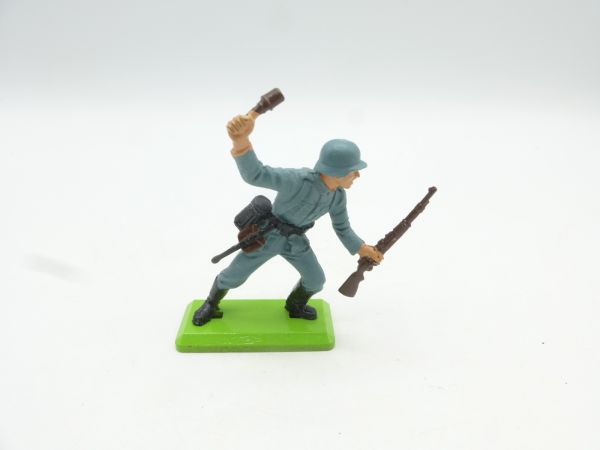 Britains Deetail German 1st version advancing with stick grenade + rifle