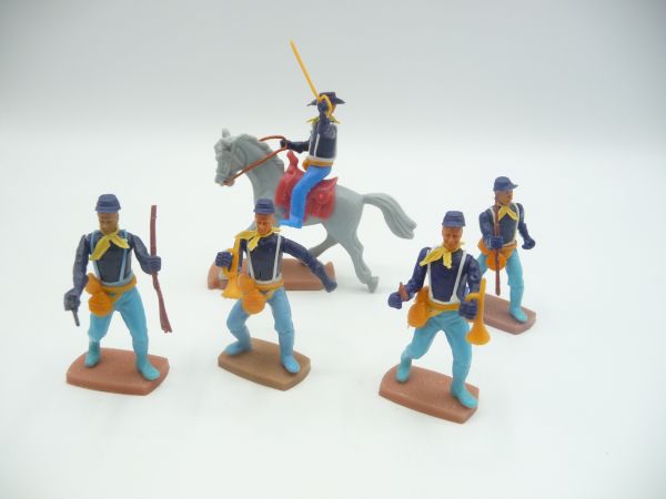 Plasty Set of Union Army soldiers (1 rider, 4 feet)