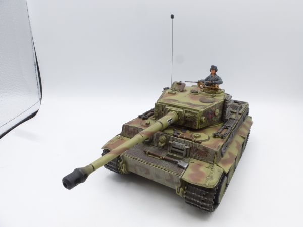 Unimax Tank (length 19 cm, approx. 1:32 scale)