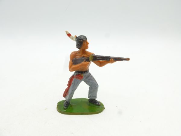 Starlux Indian standing shooting - early figure, 1 feather