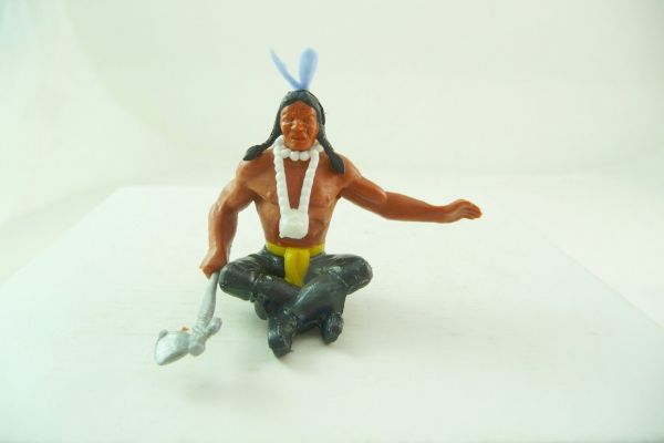 Timpo Toys Indianer sitzend mit Tomahawk