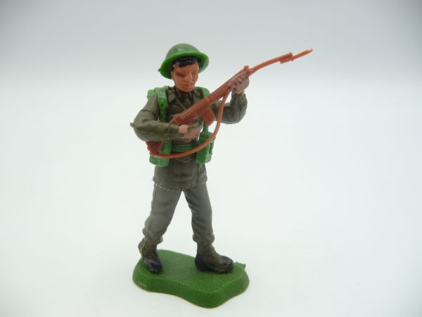 Britains Swoppets British soldier, rifle in attack (made in England)