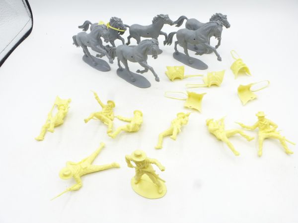 Airfix 1:32 6 soldiers riding + 2 foot figures