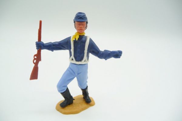 Timpo Toys Union Army soldier 3rd version standing, holding rifle sideways