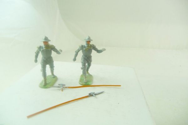 Elastolin 4 cm 2 knights walking, No. 8938 - glue remains on figure, as lance fixed