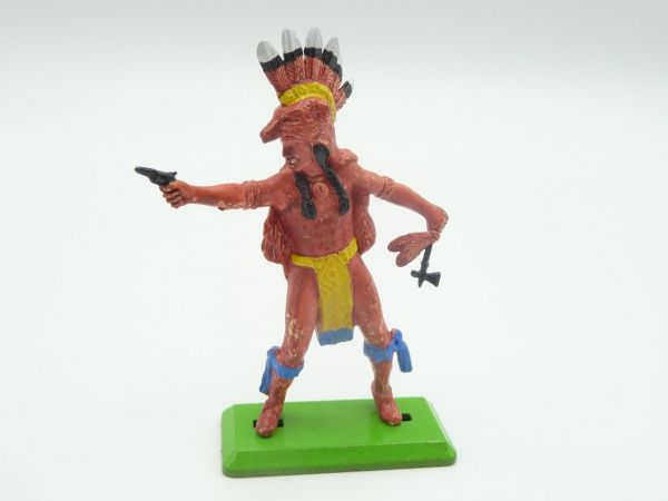 Britains Deetail Indian standing with tomahawk + pistol