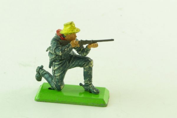 Britains Deetail US Cavalry soldier kneeling, firing with rifle - rare colouring