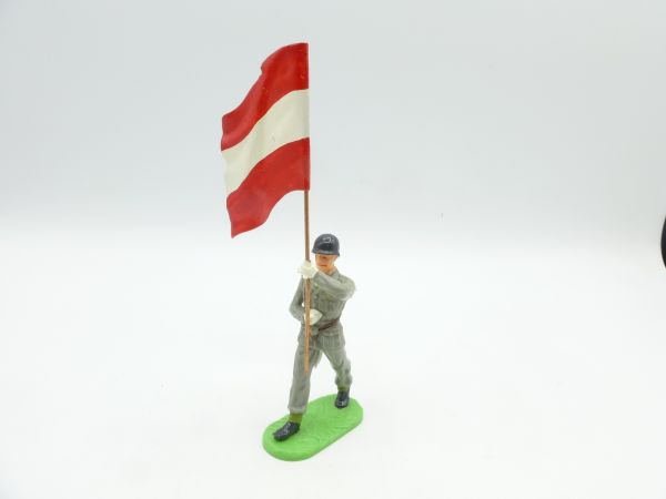Elastolin 7 cm Austrian Armed Forces: Flag bearer marching