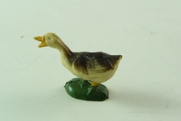 Starlux Goose cackling - early figure - good condition