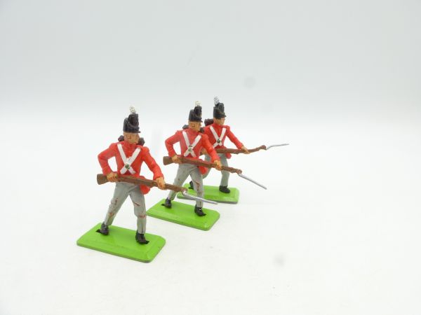 Britains Deetail 3 English soldiers advancing with bayonet - used
