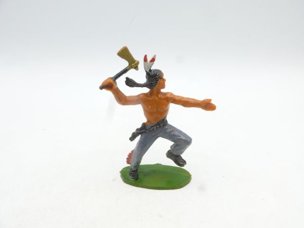 Starlux Indian advancing, throwing tomahawk - early version