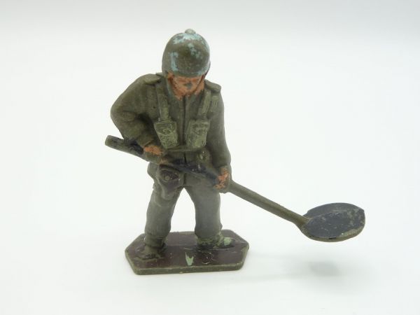 Lone Star Soldier with mine detector - see photos