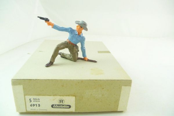 Elastolin 7 cm Cowboy kneeling with hat, firing with pistol (1 figure), No. 6913