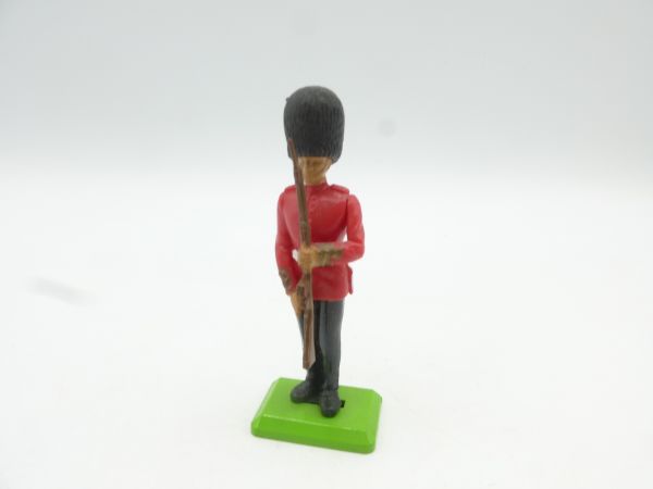 Britains Deetail Guardsman standing presenting rifle