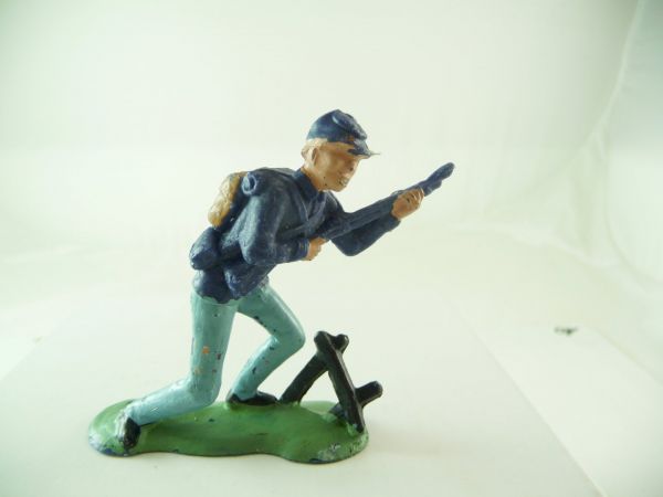 Crescent Union Army soldier with cap, storming with rifle
