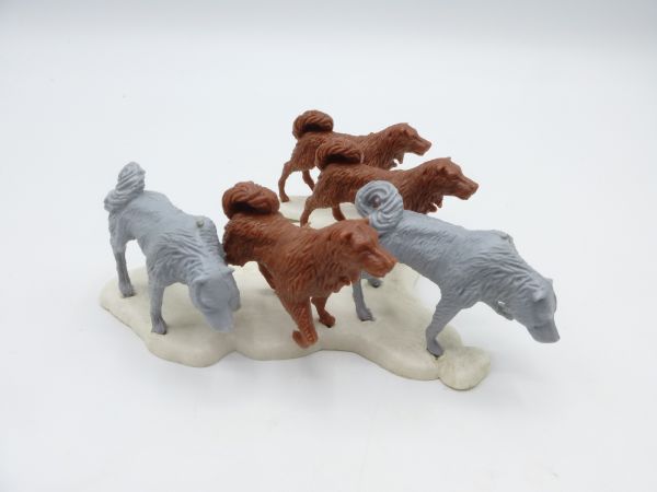 Timpo Toys 5 dogs with base plate (original) - nice for dioramas