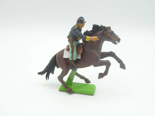 Britains Deetail Union Army soldier riding, firing with pistol
