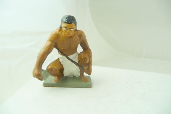 Starlux Prehistoric hunter crouching with stick + stone, lighter brown