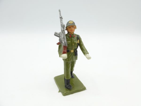 Reamsa Soldier marching, rifle shouldered (6,5 cm)