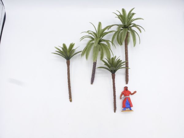 4 great palm trees (without figure) - nice for diorama builders